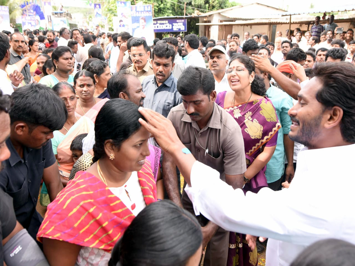 YS Jagan PrajaSankalpaYatra 256th Day Photo Gallery - Sakshi8