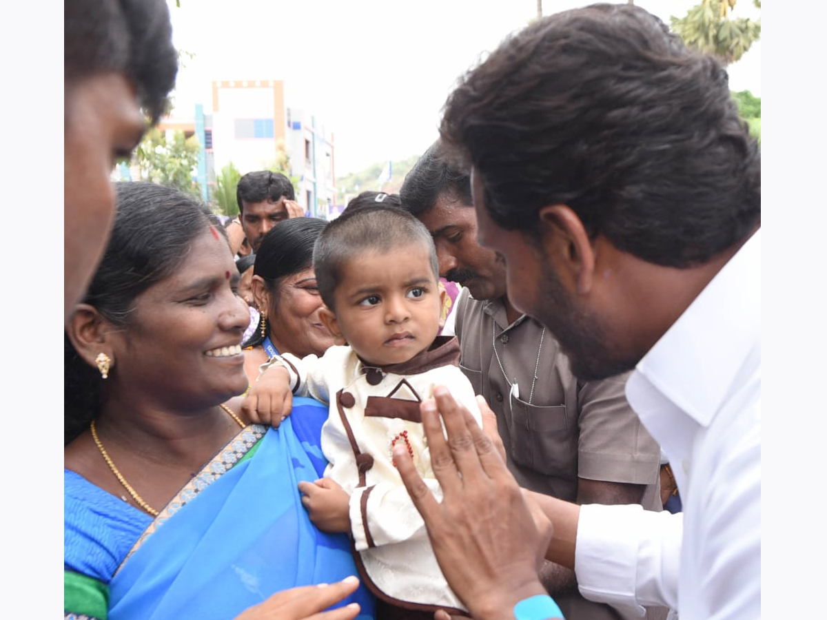 YS Jagan PrajaSankalpaYatra 256th Day Photo Gallery - Sakshi10