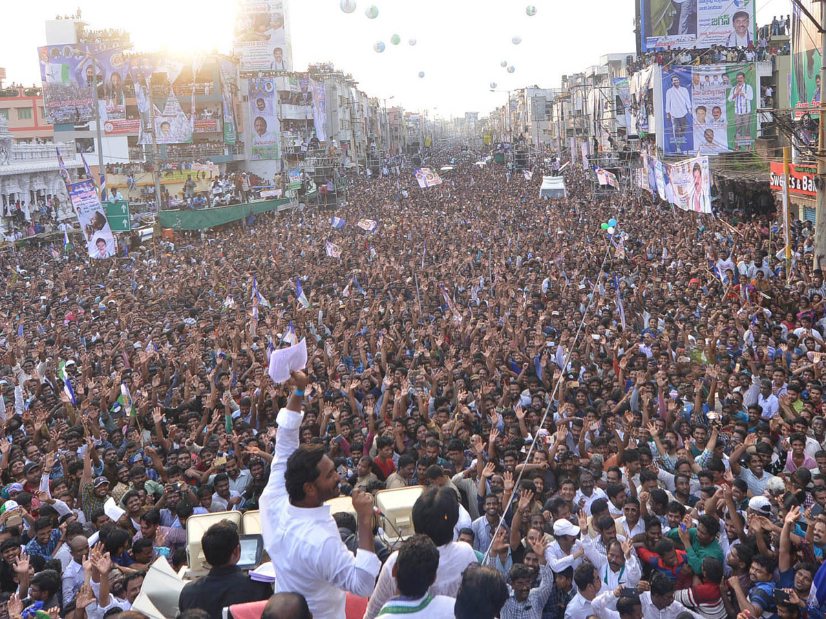 YS Jagan Public Meeting at Kancharapalem Photo Gallery - Sakshi2