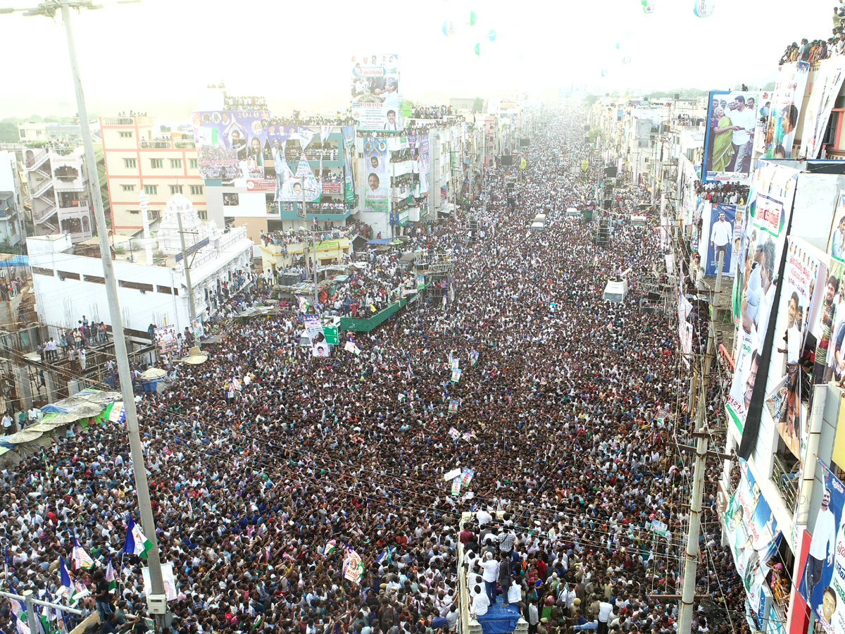 YS Jagan Public Meeting at Kancharapalem Photo Gallery - Sakshi10