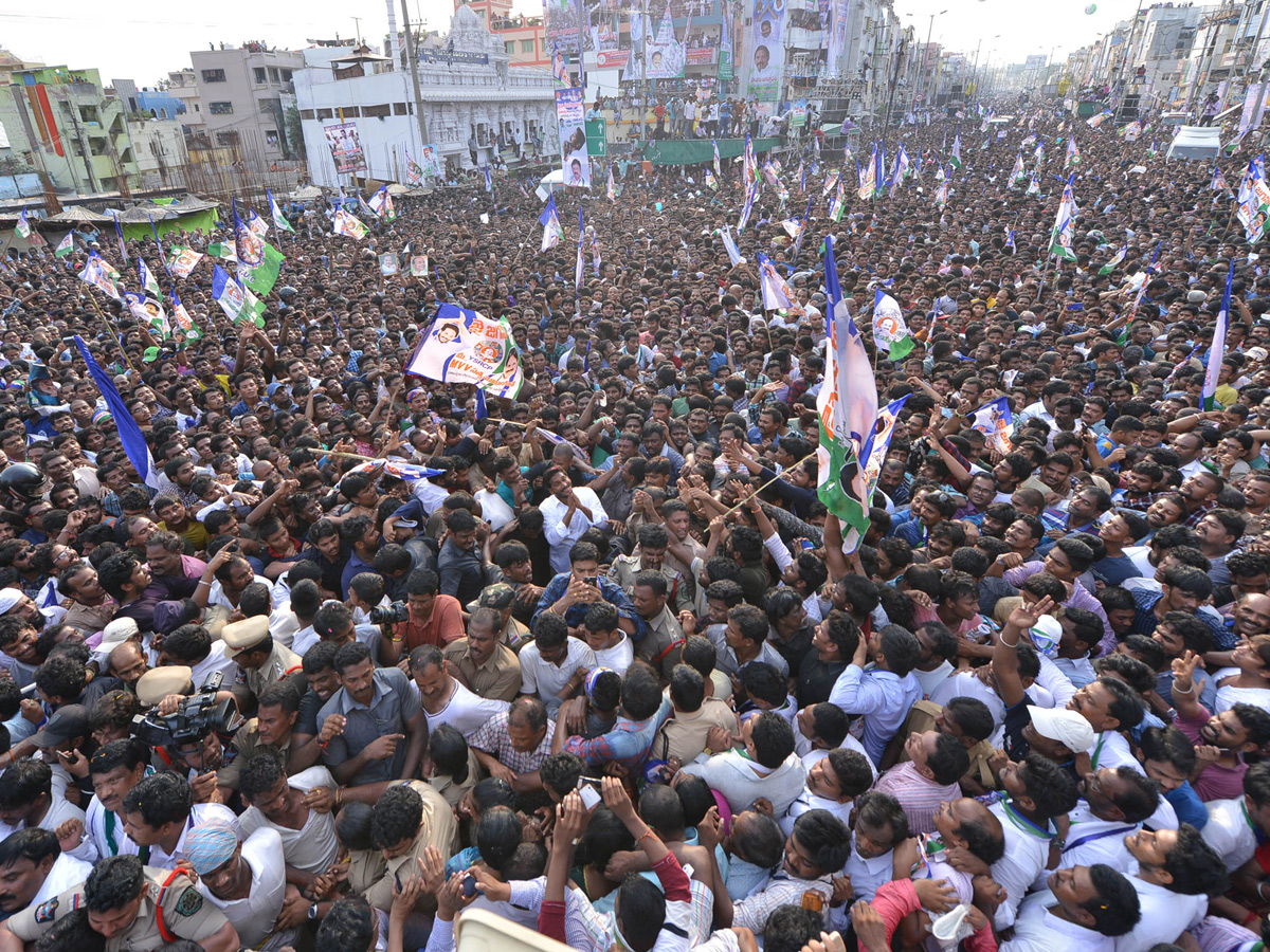 YS Jagan Public Meeting at Kancharapalem Photo Gallery - Sakshi14