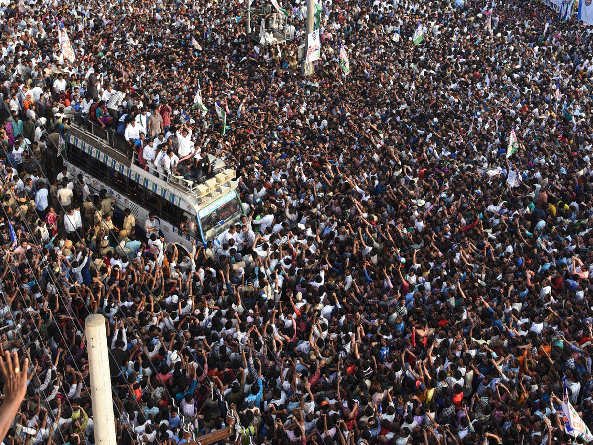 YS Jagan Public Meeting at Kancharapalem Photo Gallery - Sakshi15
