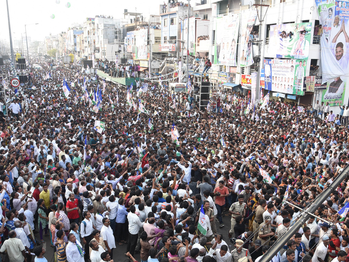 YS Jagan Public Meeting at Kancharapalem Photo Gallery - Sakshi18
