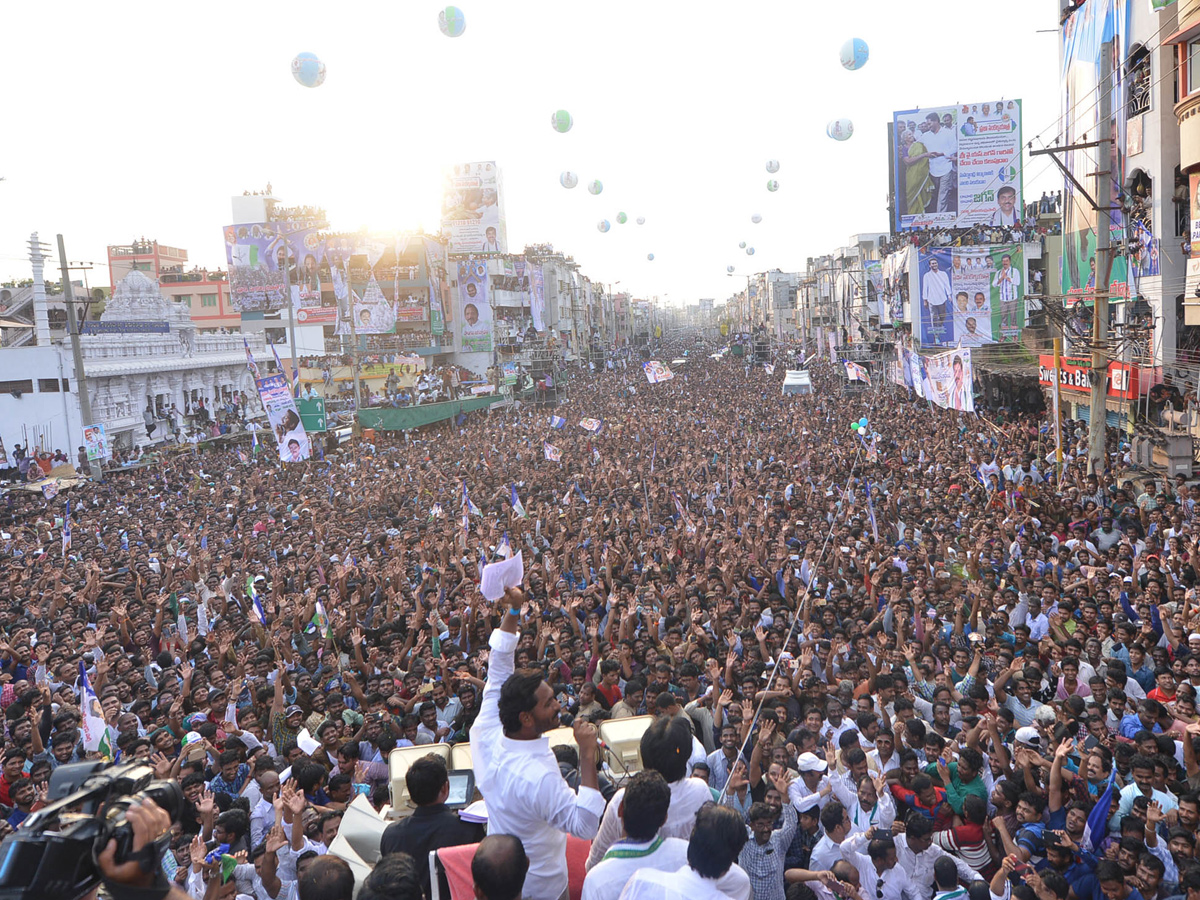 YS Jagan Public Meeting at Kancharapalem Photo Gallery - Sakshi19
