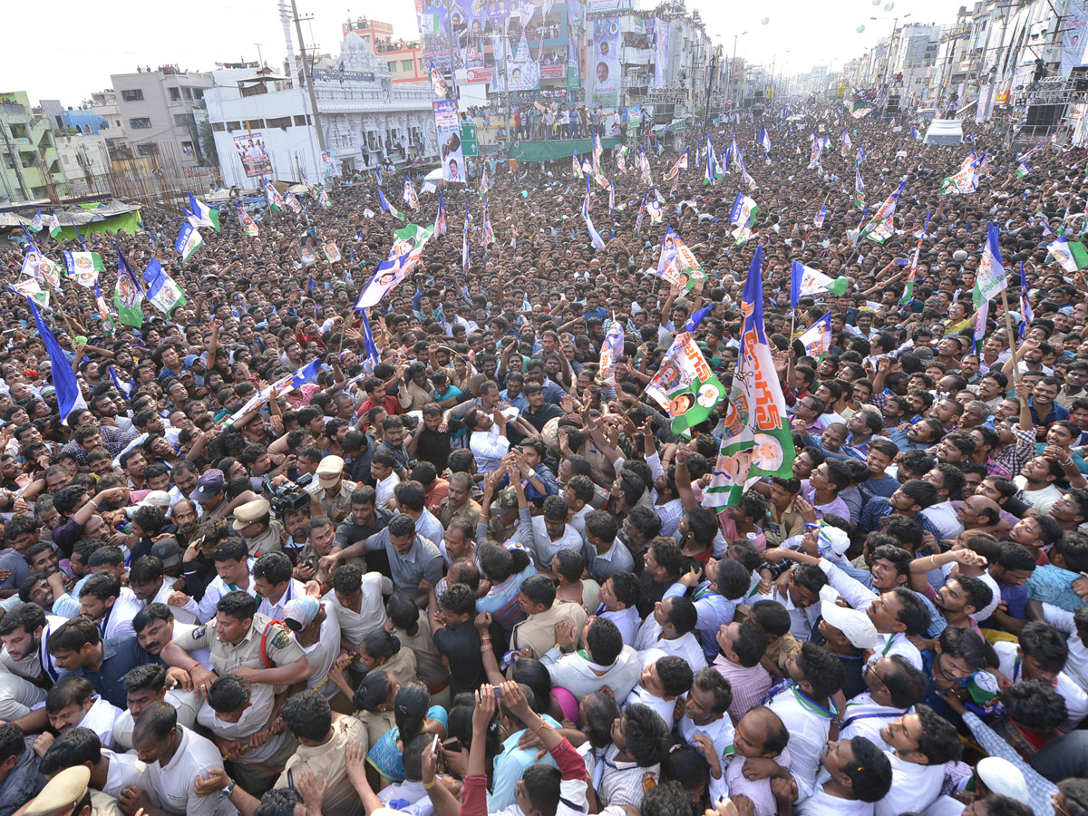 YS Jagan Public Meeting at Kancharapalem Photo Gallery - Sakshi20