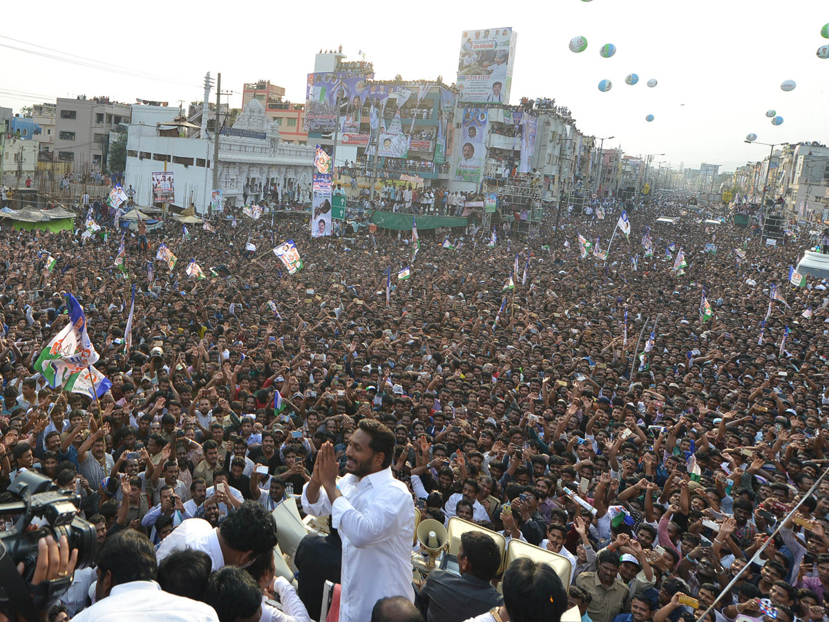 YS Jagan Public Meeting at Kancharapalem Photo Gallery - Sakshi21