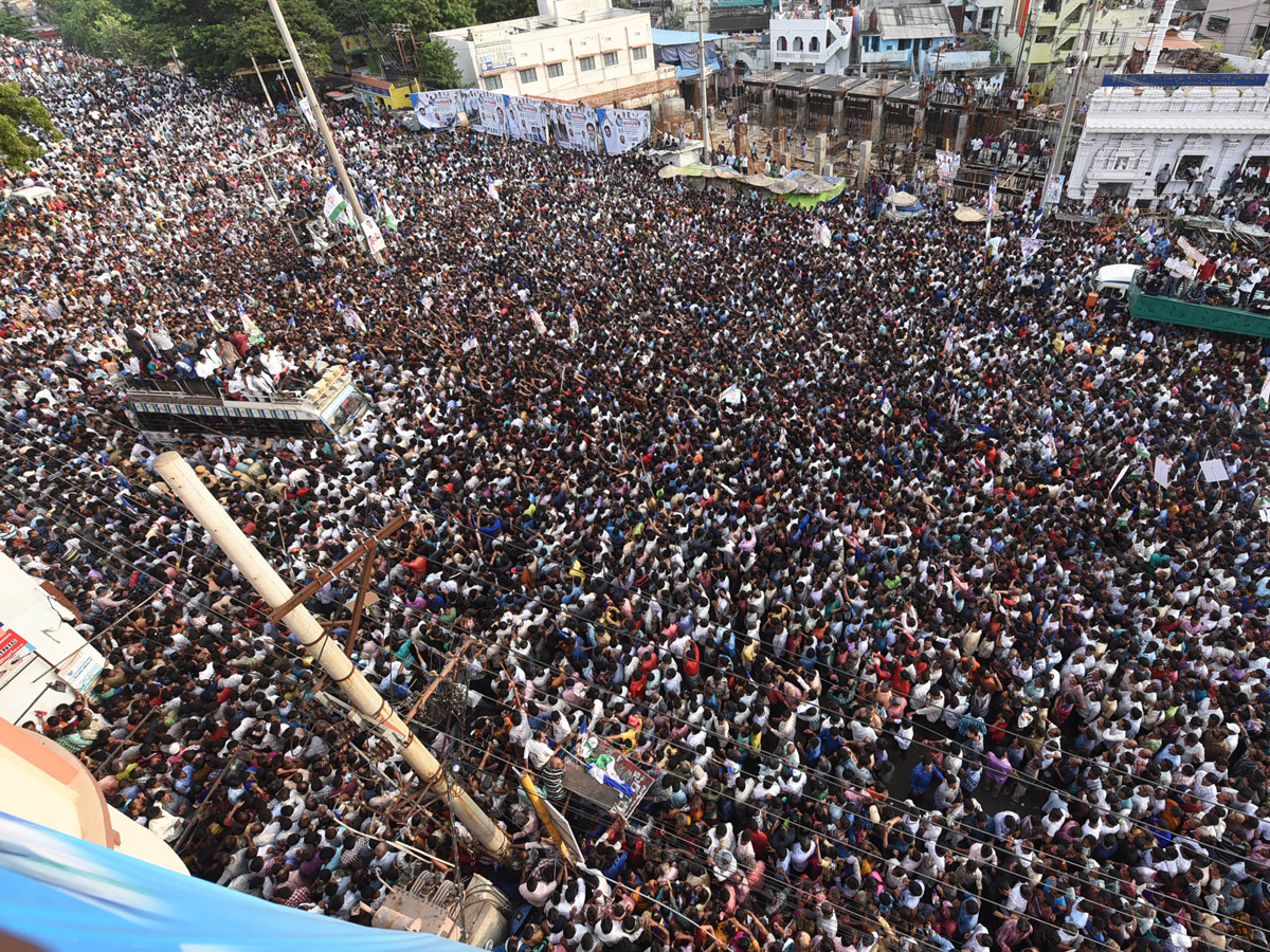 YS Jagan Public Meeting at Kancharapalem Photo Gallery - Sakshi22