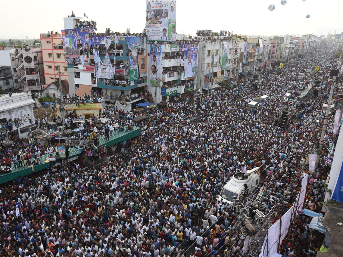 YS Jagan Public Meeting at Kancharapalem Photo Gallery - Sakshi4