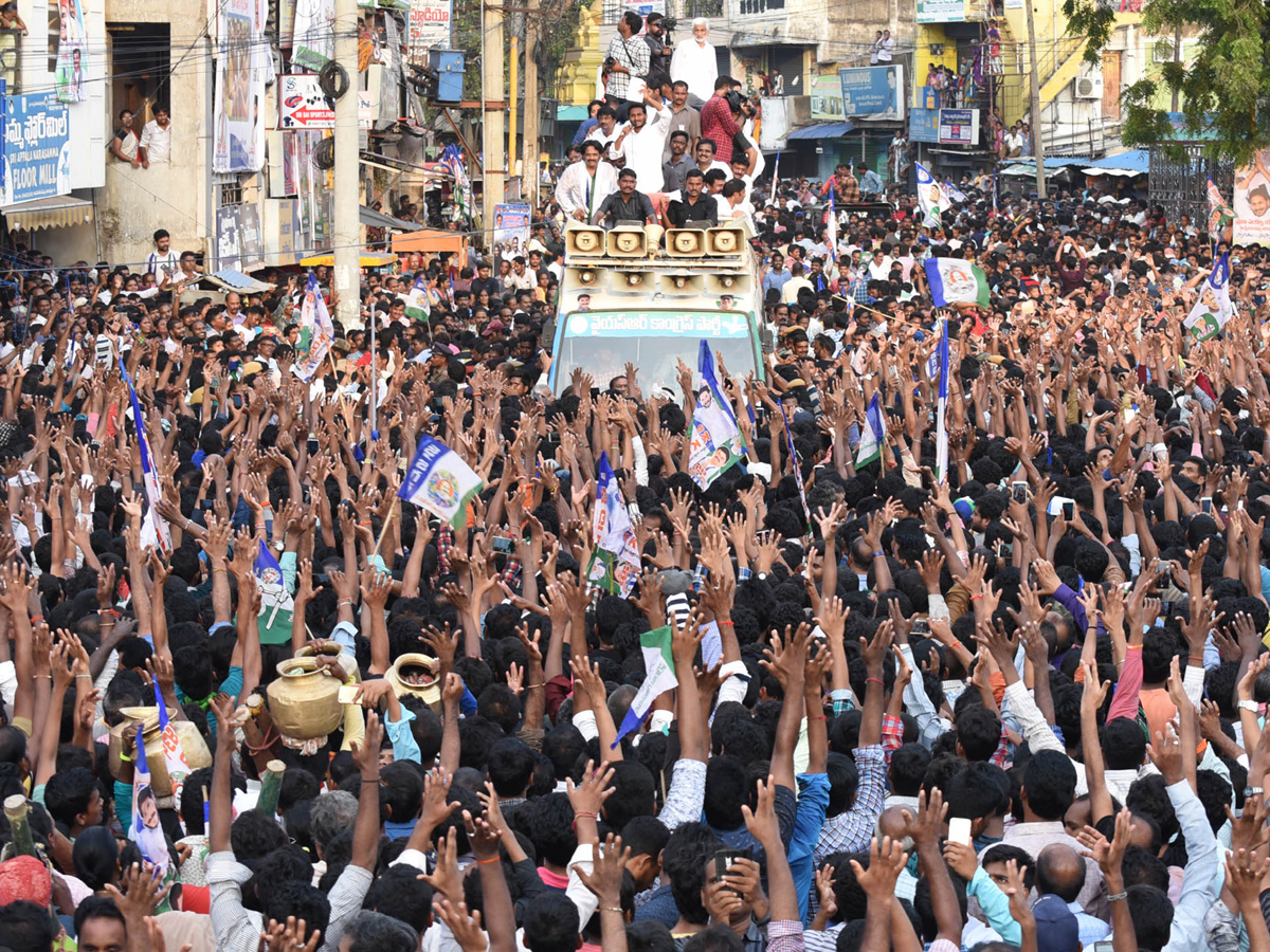 YS Jagan Public Meeting at Kancharapalem Photo Gallery - Sakshi5