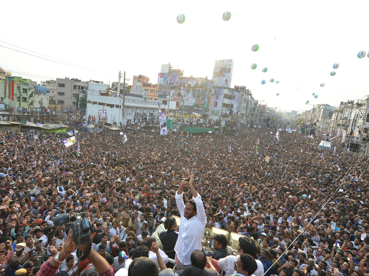 YS Jagan Public Meeting at Kancharapalem Photo Gallery - Sakshi6