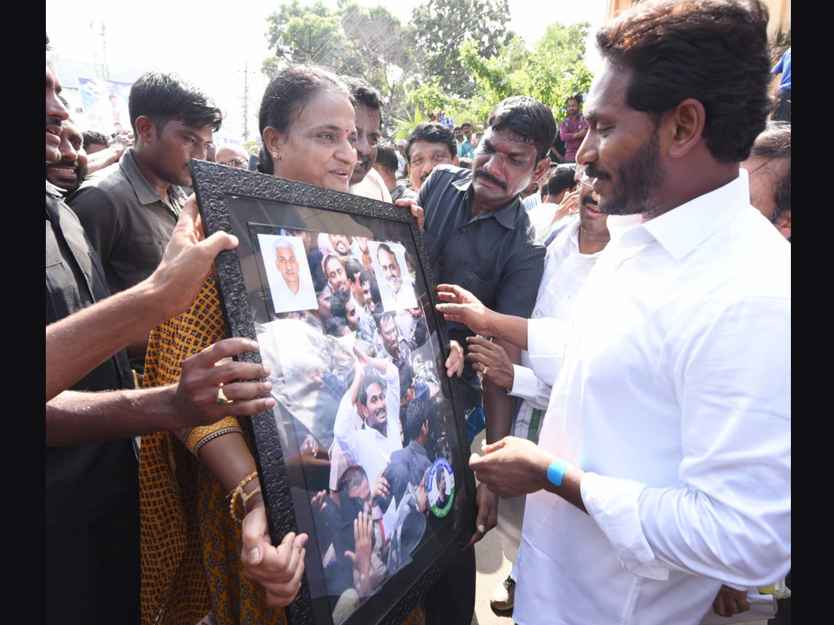 YS Jagan PrajaSankalpaYatra 258th Day Photo Gallery - Sakshi3