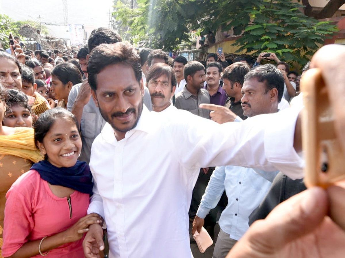 YS Jagan PrajaSankalpaYatra 258th Day Photo Gallery - Sakshi5