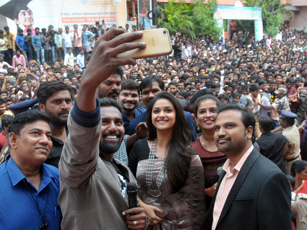 Keerthy Suresh launches Happi Mobile store in Guntur Photo Gallery - Sakshi6