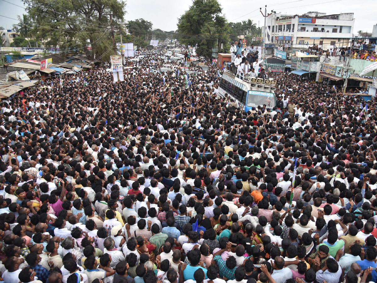 YS jagan padayatra photo gallery - Sakshi10