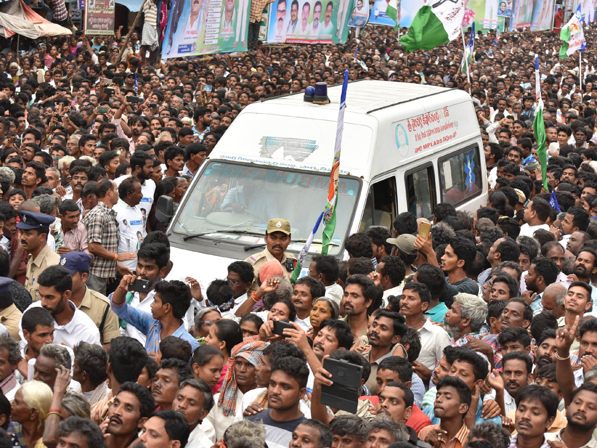 YS jagan padayatra photo gallery - Sakshi12