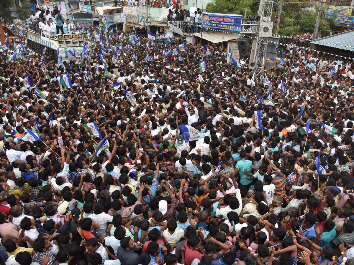 YS jagan padayatra photo gallery - Sakshi13