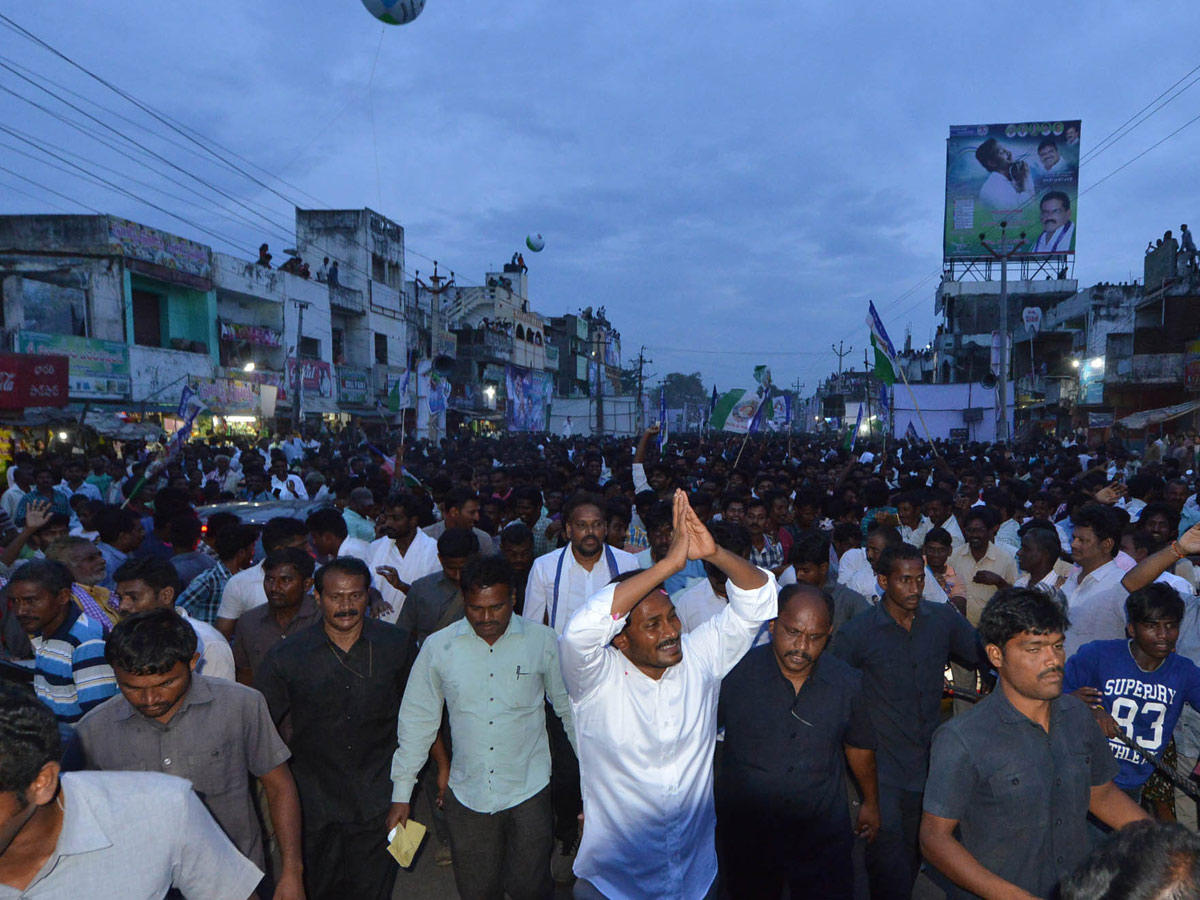 YS jagan padayatra photo gallery - Sakshi14