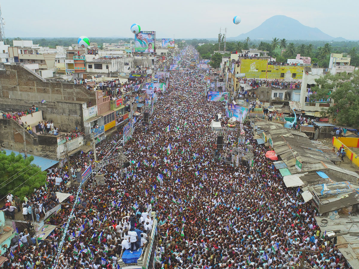 YS jagan padayatra photo gallery - Sakshi18