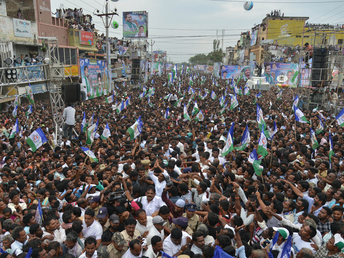 YS jagan padayatra photo gallery - Sakshi7