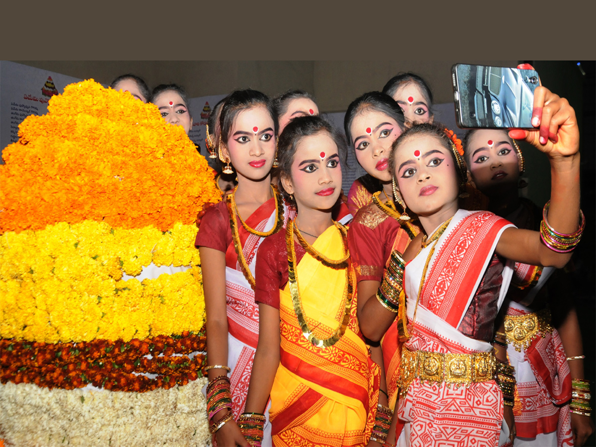 telangana bathukamma 2018 photo Gallery - Sakshi17