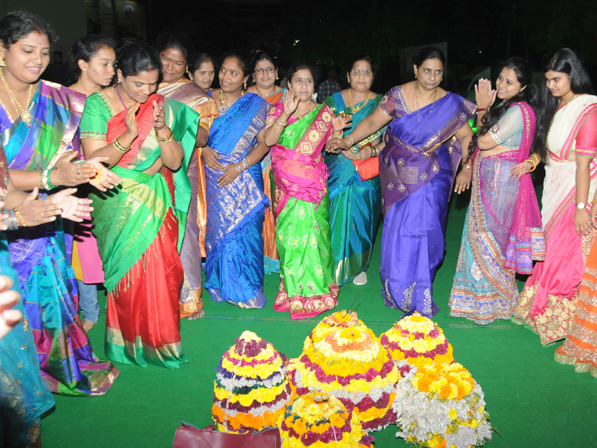 telangana bathukamma 2018 photo Gallery - Sakshi18