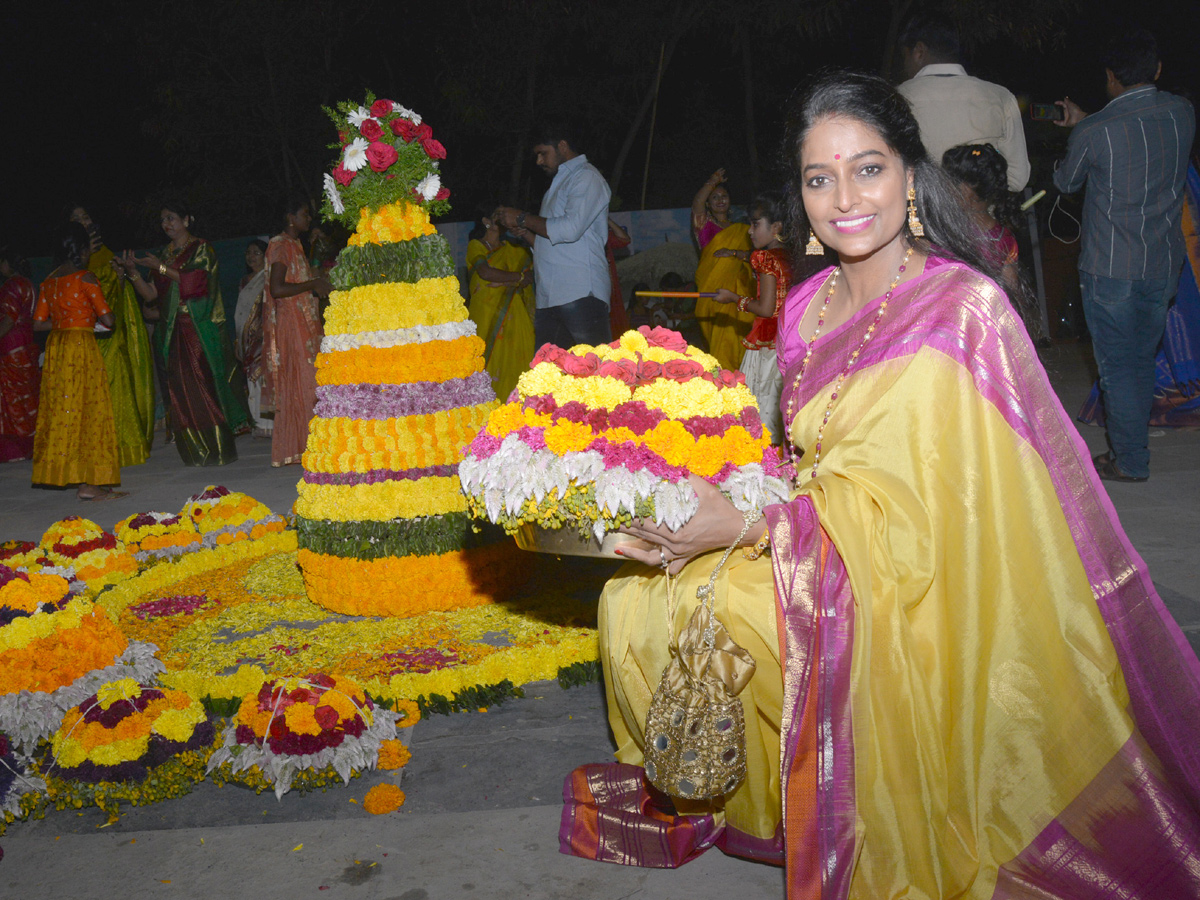 telangana bathukamma 2018 photo Gallery - Sakshi20