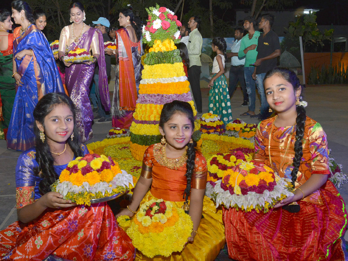 telangana bathukamma 2018 photo Gallery - Sakshi25