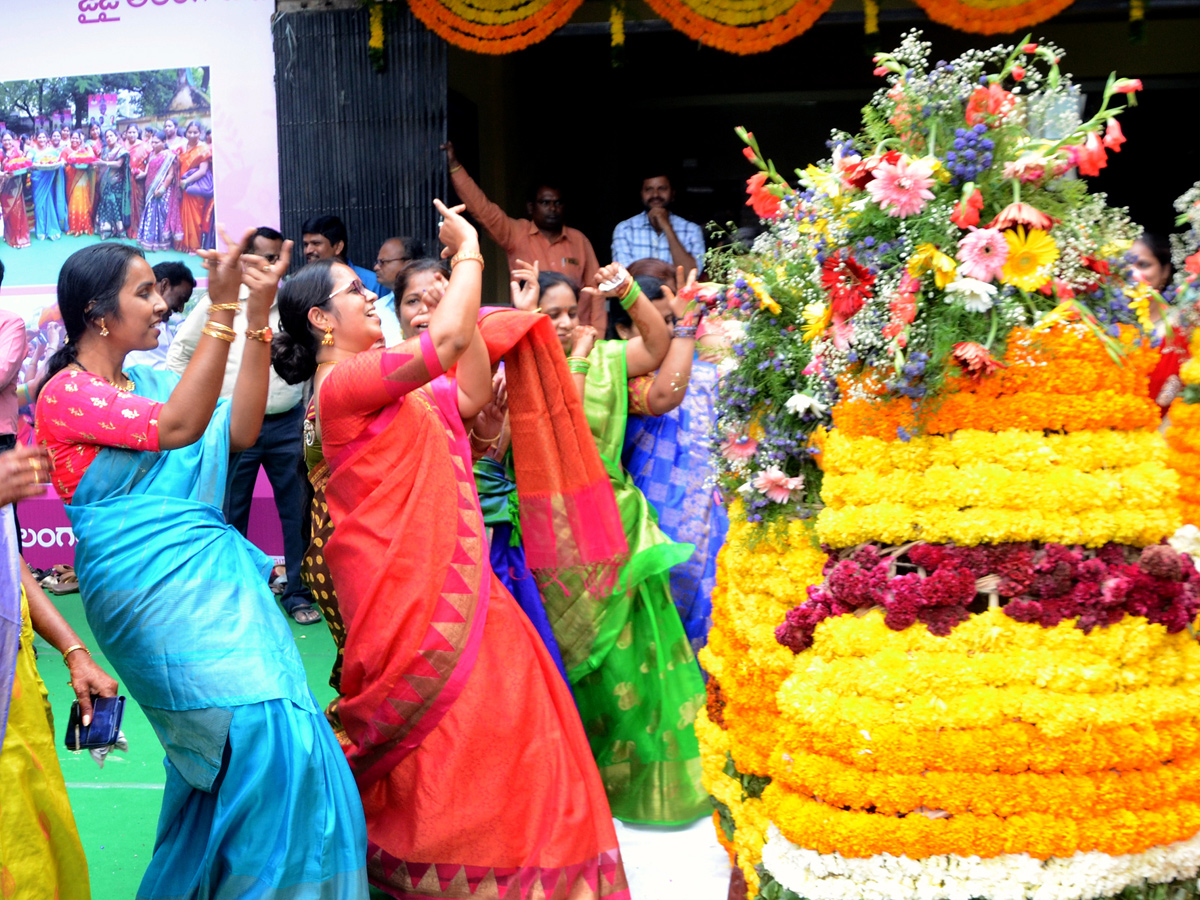 telangana bathukamma 2018 photo Gallery - Sakshi2