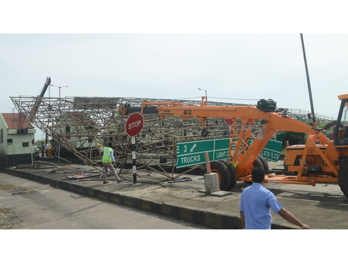 Cyclone Titli Hit Srikakulam Photo Gallery - Sakshi24