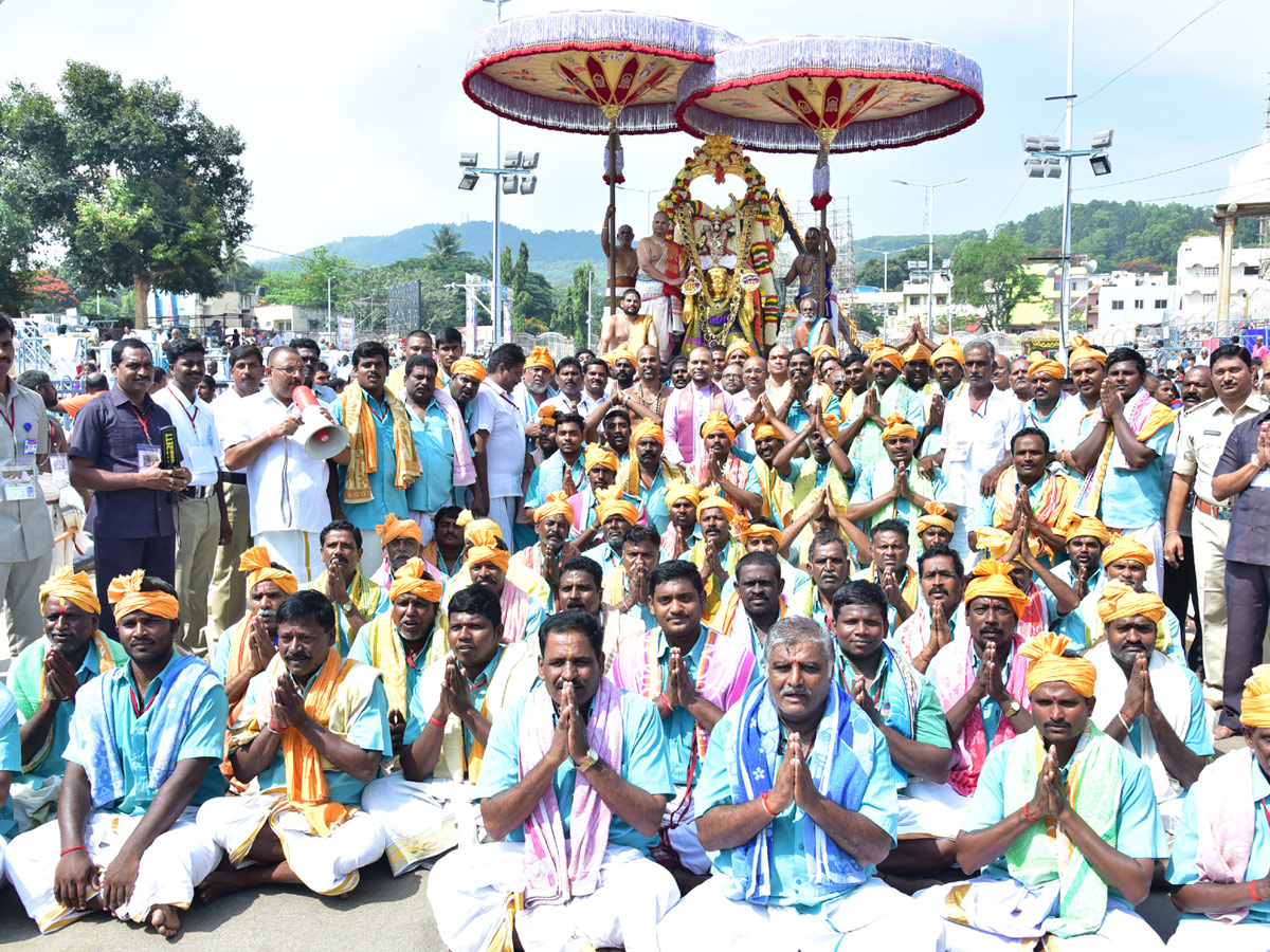 GOVINDARAJA RIDES ON HANUMANTHA VAHANAM - Sakshi26