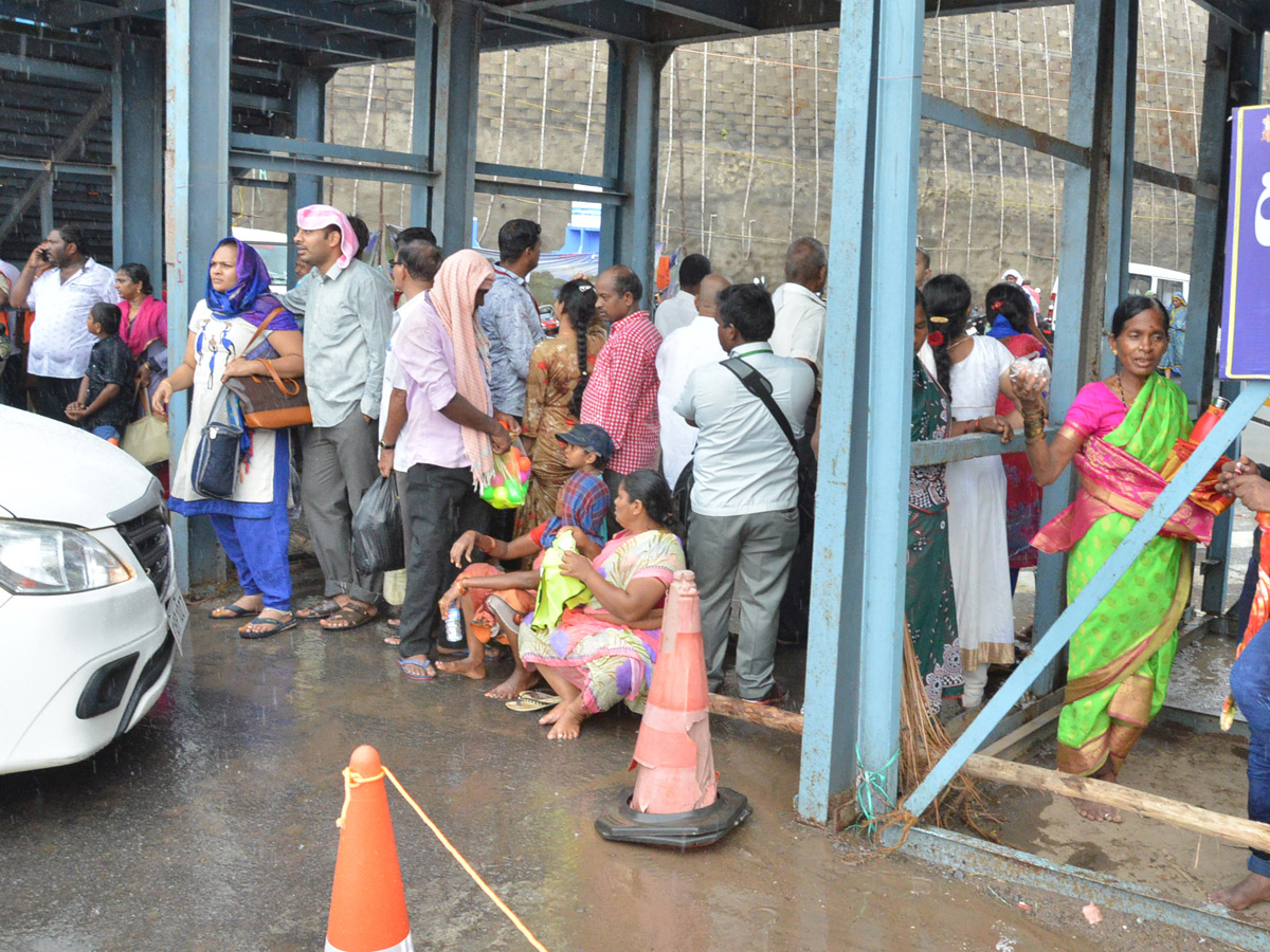 Heavy Rainfall At Vijayawada Durga Temple - Sakshi11