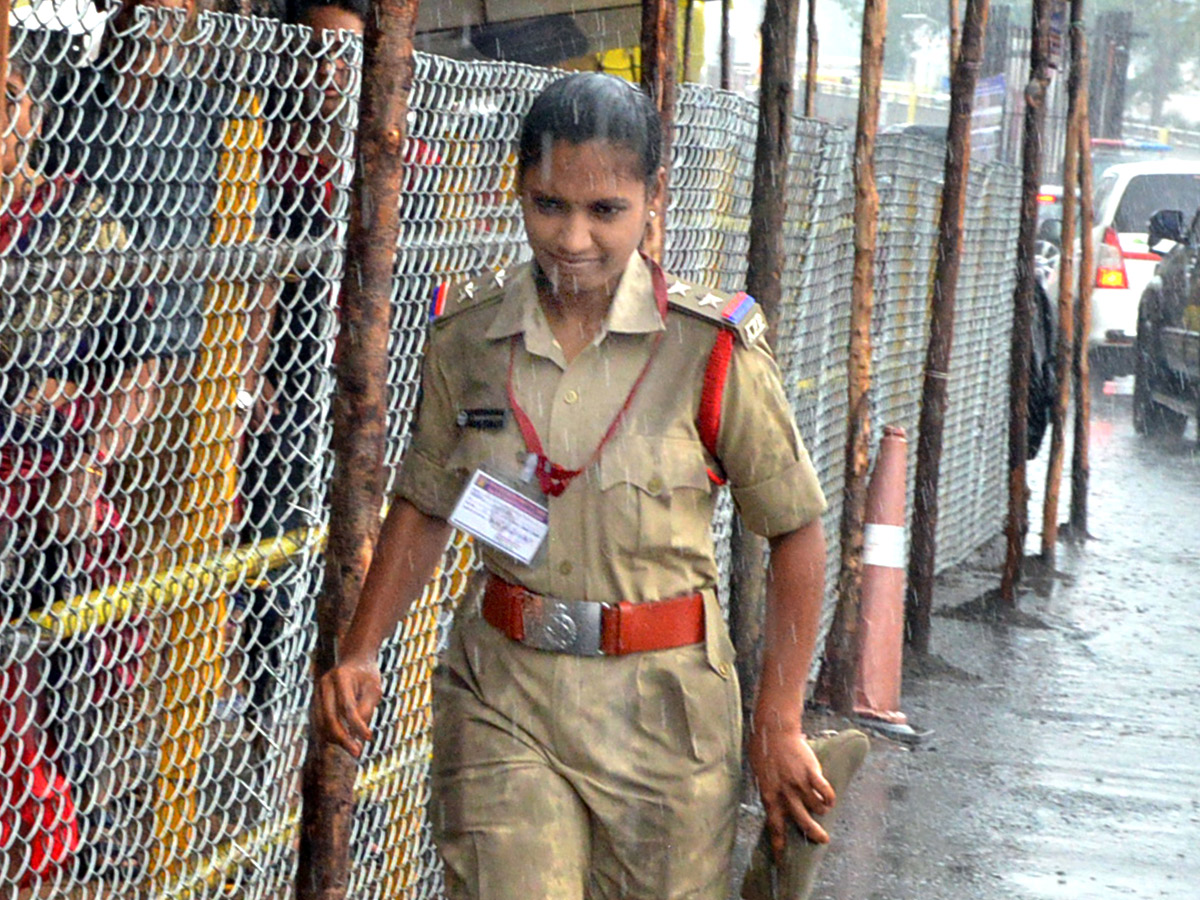 Heavy Rainfall At Vijayawada Durga Temple - Sakshi12