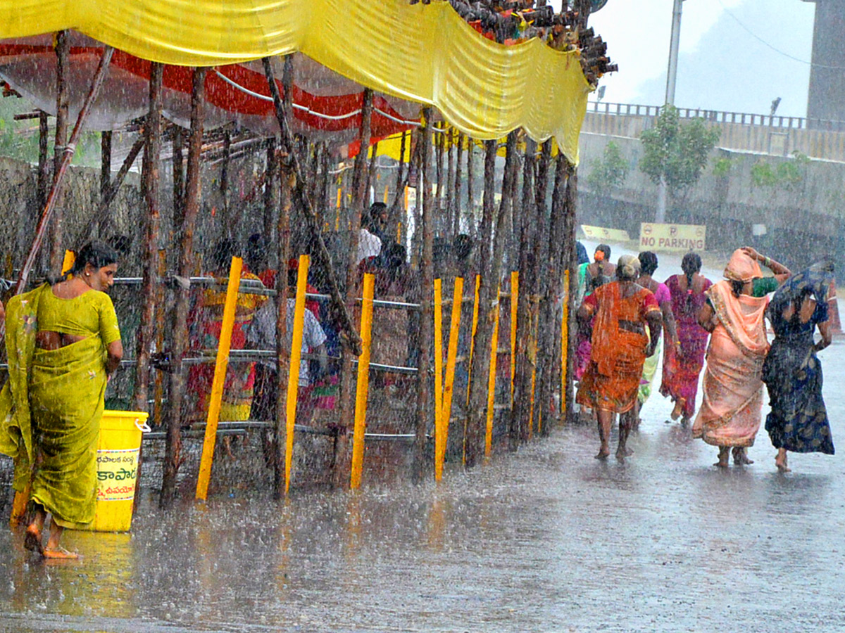 Heavy Rainfall At Vijayawada Durga Temple - Sakshi17