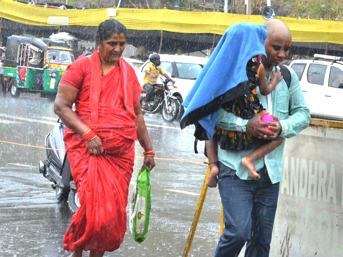 Heavy Rainfall At Vijayawada Durga Temple - Sakshi18