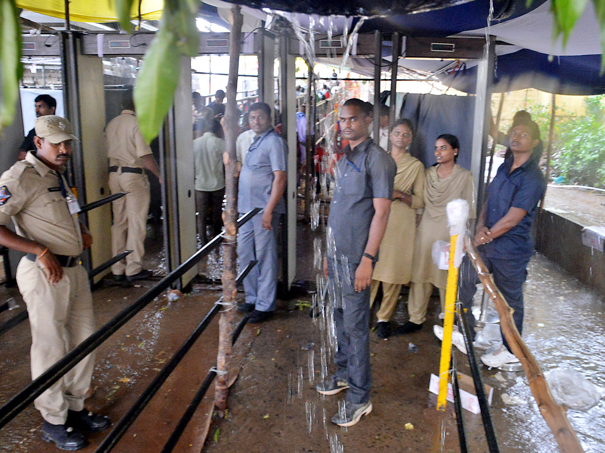 Heavy Rainfall At Vijayawada Durga Temple - Sakshi5