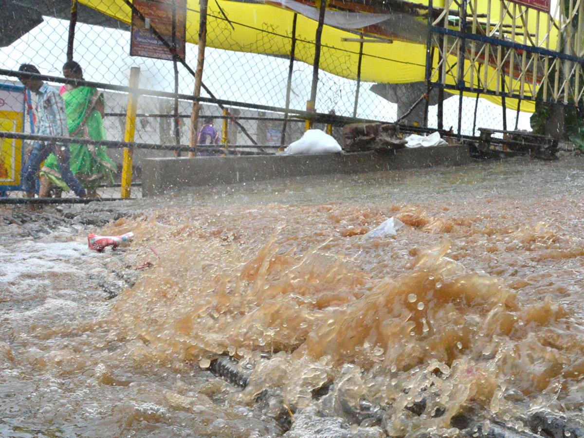 Heavy Rainfall At Vijayawada Durga Temple - Sakshi6