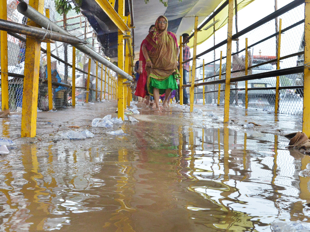 Heavy Rainfall At Vijayawada Durga Temple - Sakshi8