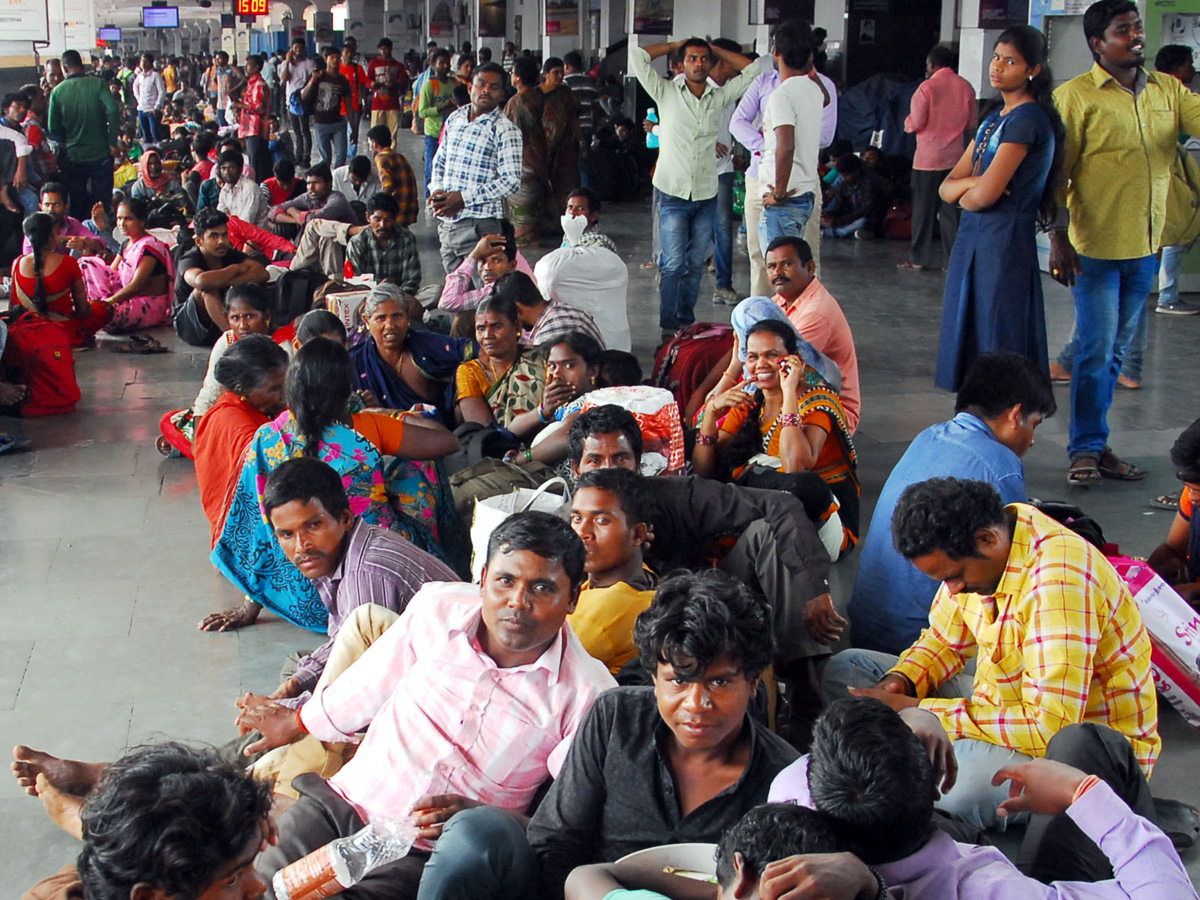 Dasara Rush At Secunderabad Railway Station Photo Gallery - Sakshi12