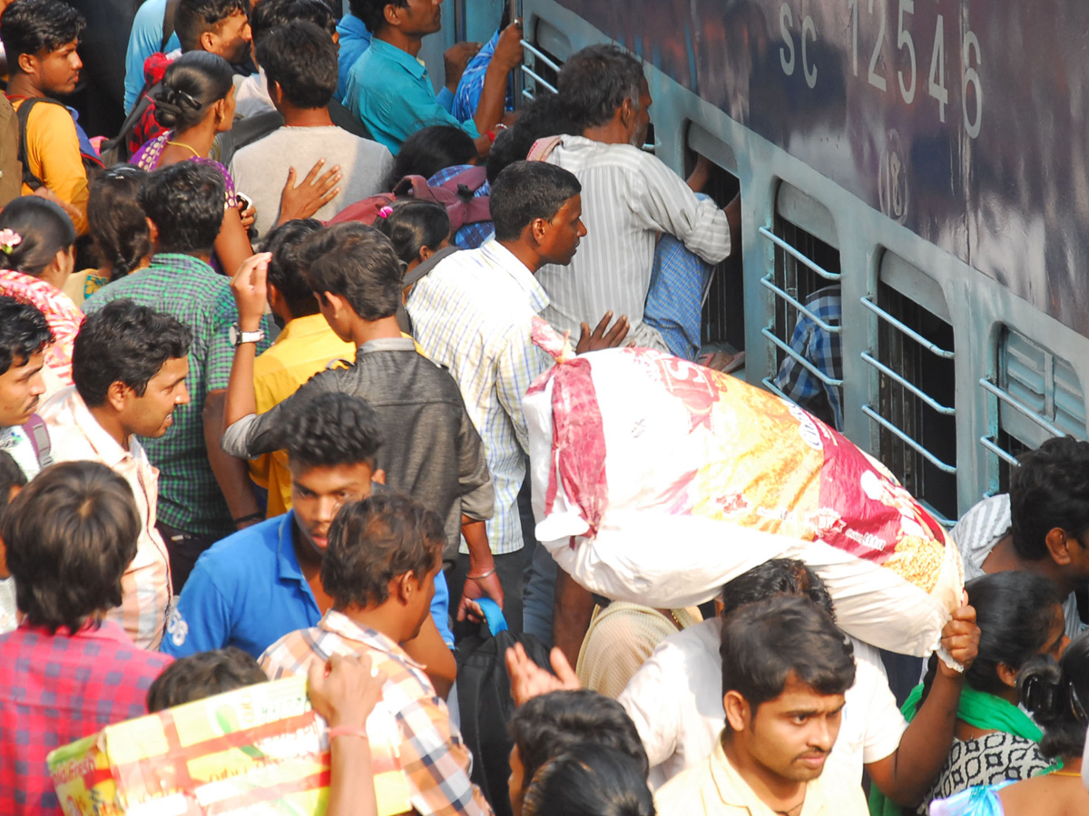 Dasara Rush At Secunderabad Railway Station Photo Gallery - Sakshi14