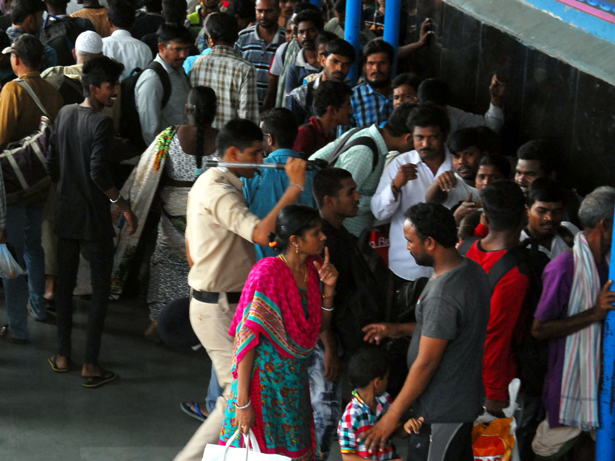 Dasara Rush At Secunderabad Railway Station Photo Gallery - Sakshi5