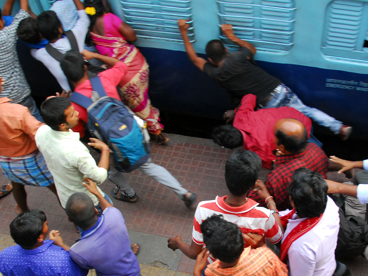 Dasara Rush At Secunderabad Railway Station Photo Gallery - Sakshi6