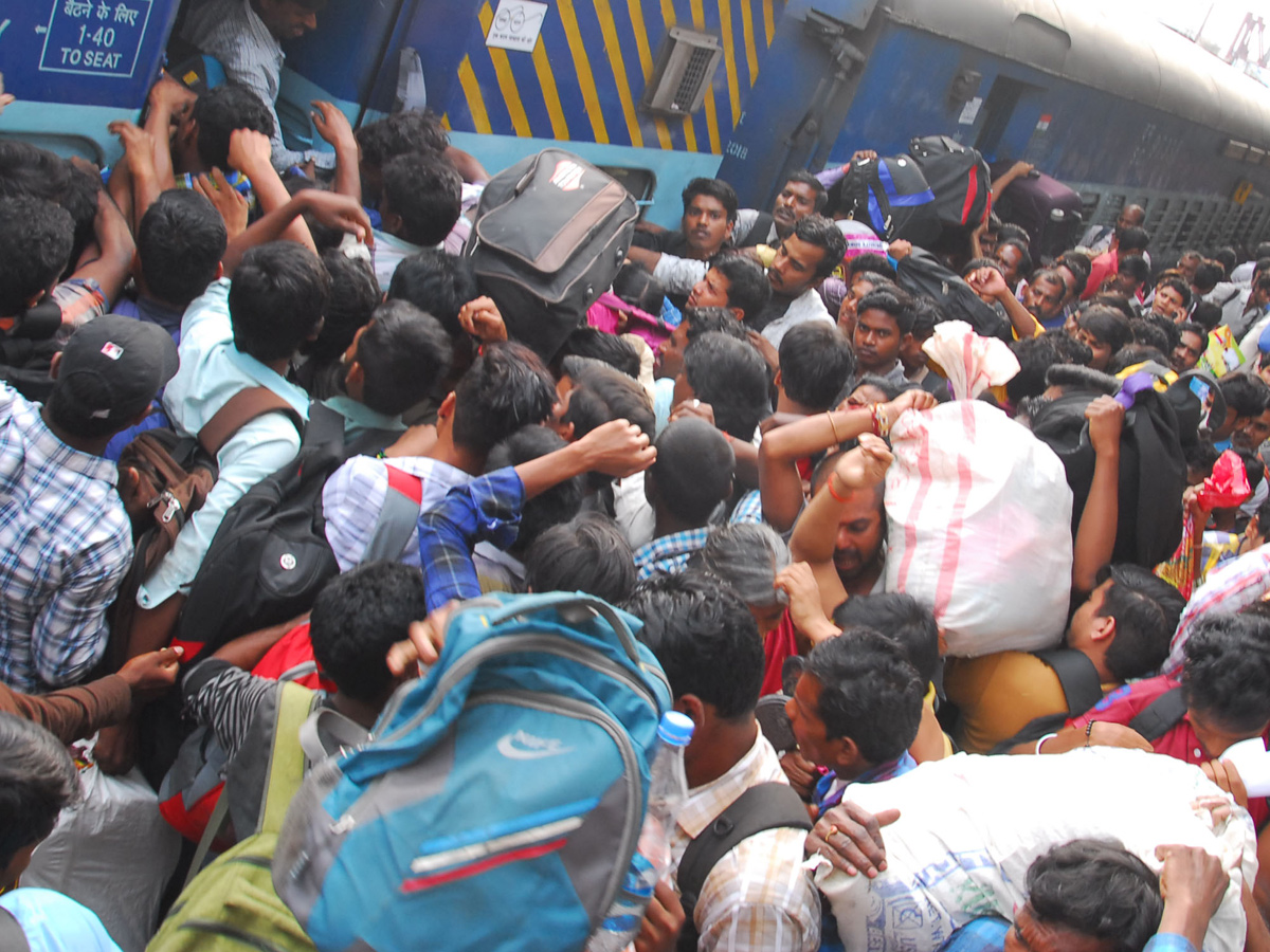 Dasara Rush At Secunderabad Railway Station Photo Gallery - Sakshi8