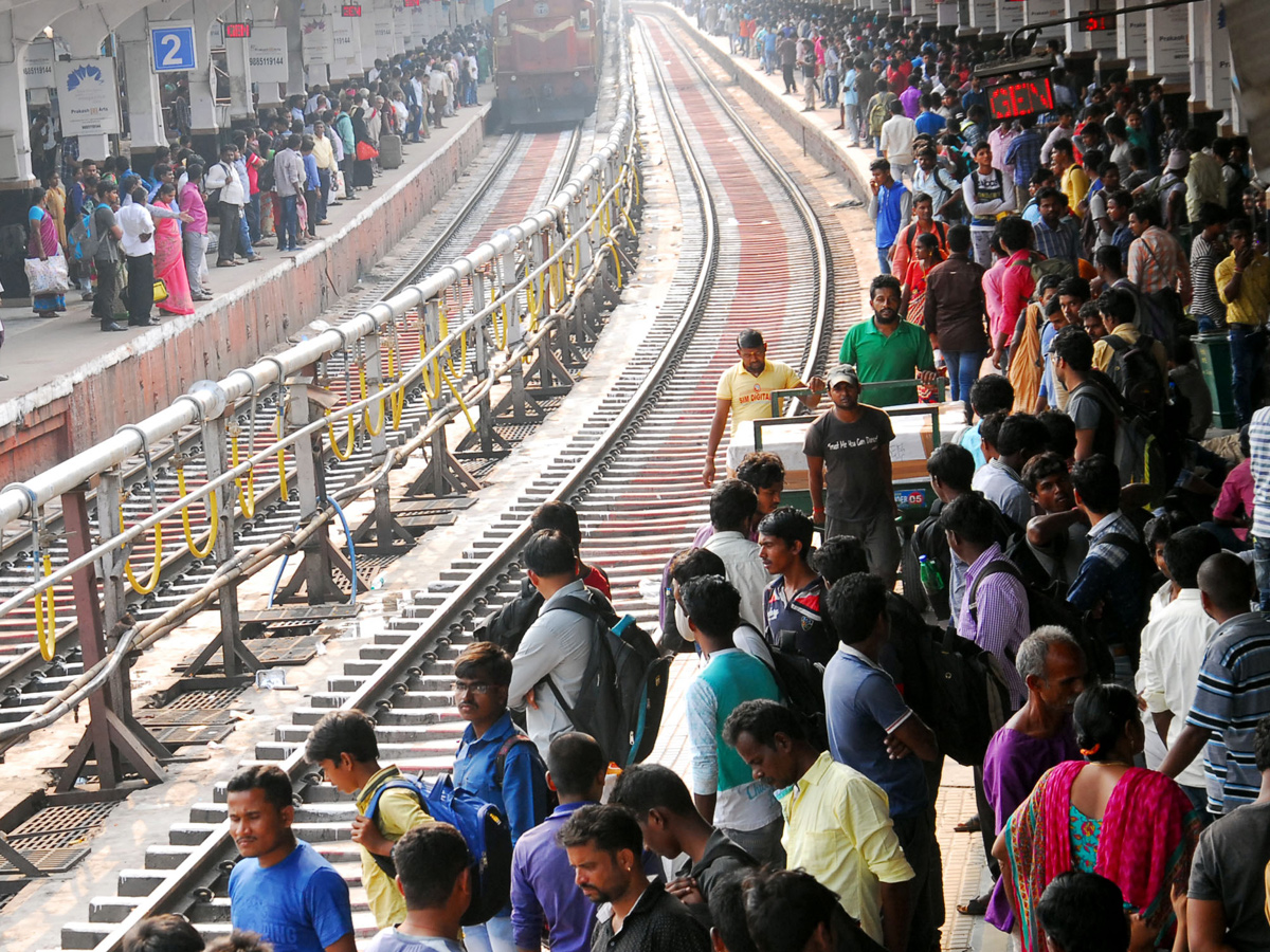 Dasara Rush At Secunderabad Railway Station Photo Gallery - Sakshi9