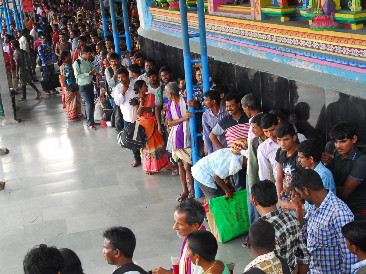 Dasara Rush At Secunderabad Railway Station Photo Gallery - Sakshi10