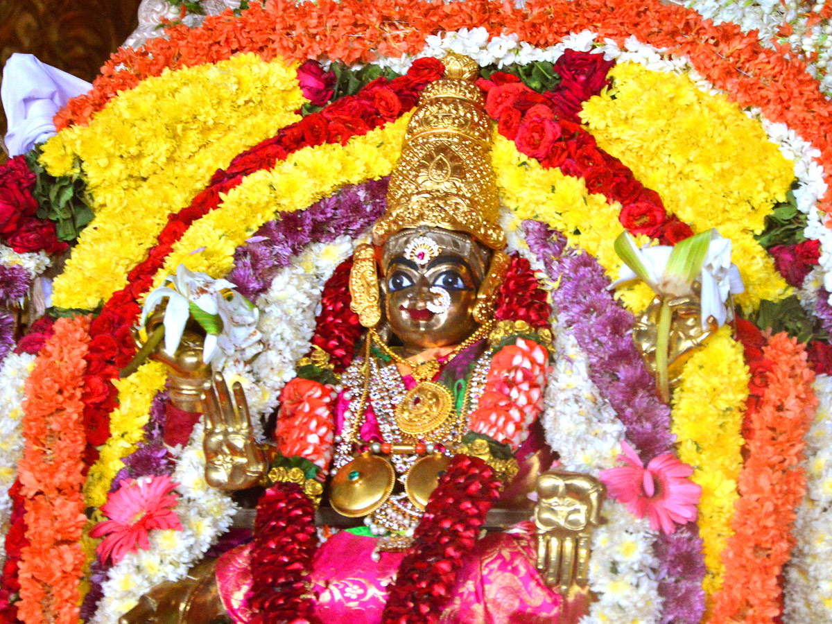 Sri Mahalakshmi Avataram in Vijayawada Kanaka Durga Temple - Sakshi5