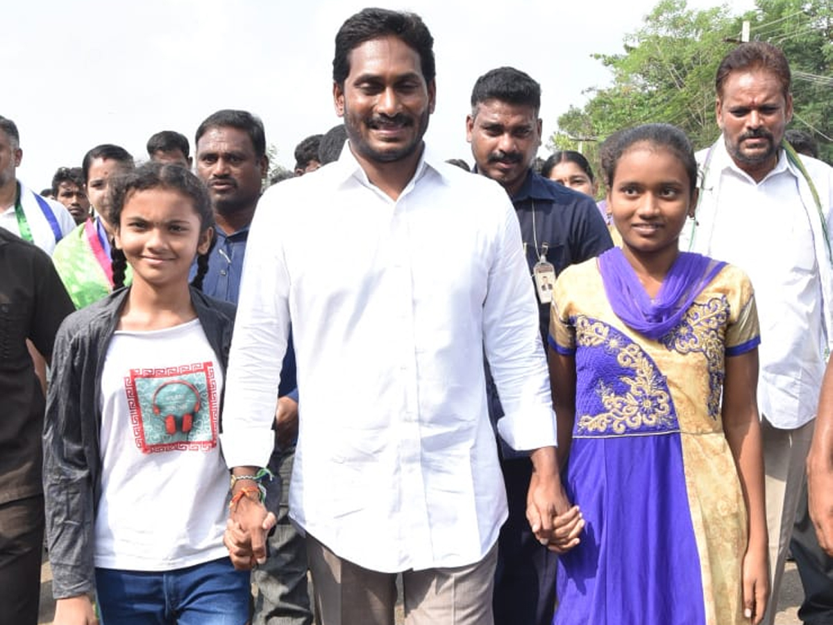 YS Jagan PrajaSankalpaYatra 287th Day Photo Gallery - Sakshi12