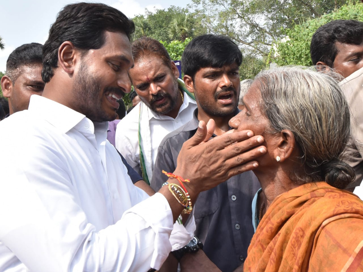 YS Jagan PrajaSankalpaYatra 287th Day Photo Gallery - Sakshi16