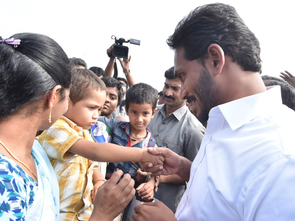 YS Jagan PrajaSankalpaYatra 287th Day Photo Gallery - Sakshi2