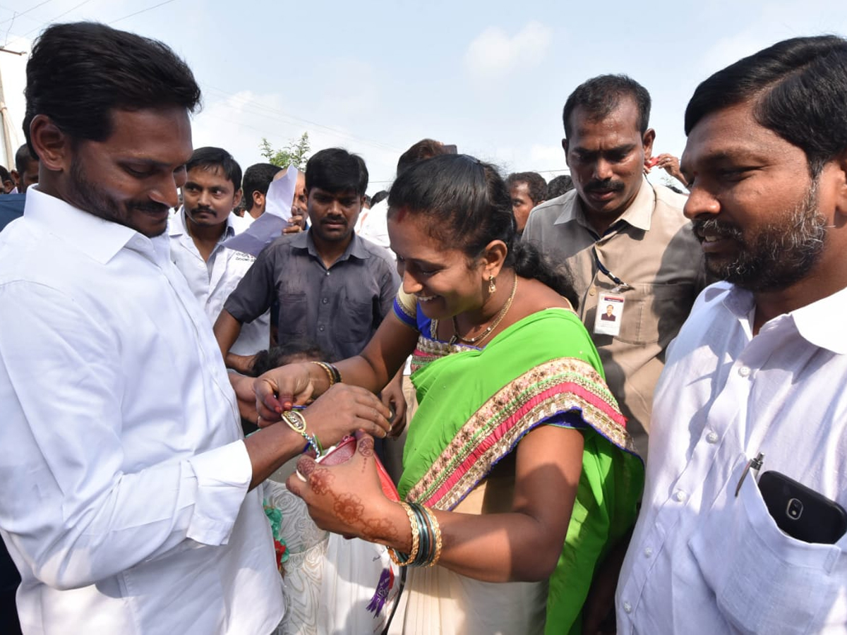 YS Jagan PrajaSankalpaYatra 287th Day Photo Gallery - Sakshi3