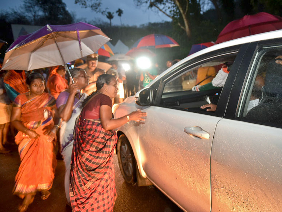 Devotees Stop Women From Entering Temple Photo Gallery - Sakshi2